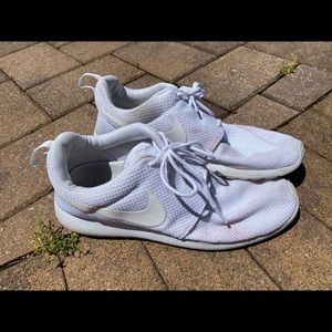 White Nike running sneakers woman’s size 10